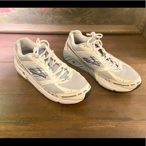 Brooks walking shoes